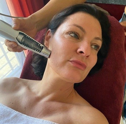 Meso Lift Poration Behandlung im Kosmetikstudio Hürth